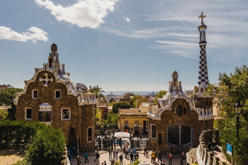 Barcelona: Discover Gaudí, Sagrada Familia, and Park Güell - Choosing AM vs PM: Casa Batlló calm or Casa Vicens origin