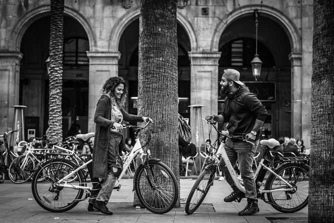Barcelona E-Bike Photography Tour - Paseo de Gràcia Stops: Casa Milà and Casa Batlló