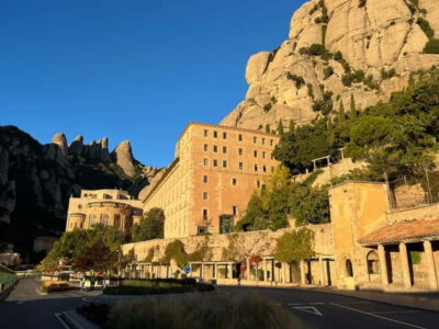 Barcelona: Early Morning Montserrat Trip with Abbey and Hike - The 9:20 van hop and the mountain’s less-touristed side