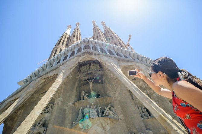 Barcelona eBike Small Group Tour with entrance to Sagrada Familia - Low-Effort City Sightseeing: How the Electric Bike Works for Real Streets