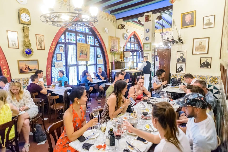Barcelona eBike Tour with Wine and Tapas Experience - Old City Barcelona: where your eyes do the work