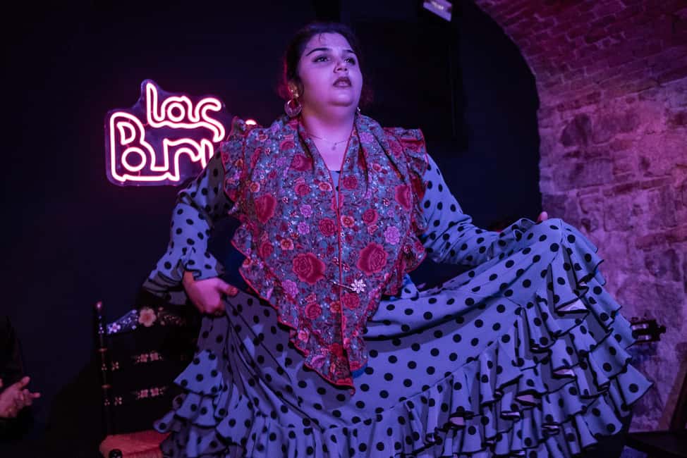 Barcelona: Espectáculo de Flamenco íntimo en Las Brujas - Key things I think you’ll notice right away