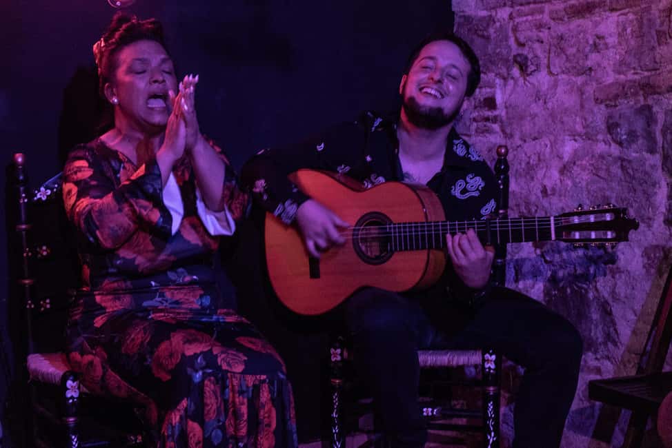 Barcelona: Espectáculo de Flamenco íntimo en Las Brujas - Before you go: practical tips that make the show better