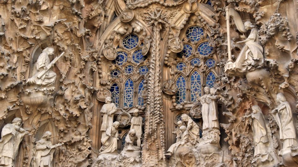 Barcelona: Exclusive Sagrada Familia Private Guided Tour - Why Sagrada Familia feels different when someone explains it