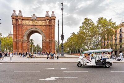 Barcelona Expert Tour with Local Guide in Eco Tuk Tuk Private - A Route Built Around Gaudí: Sagrada Familia, La Pedrera, and Casa Batlló