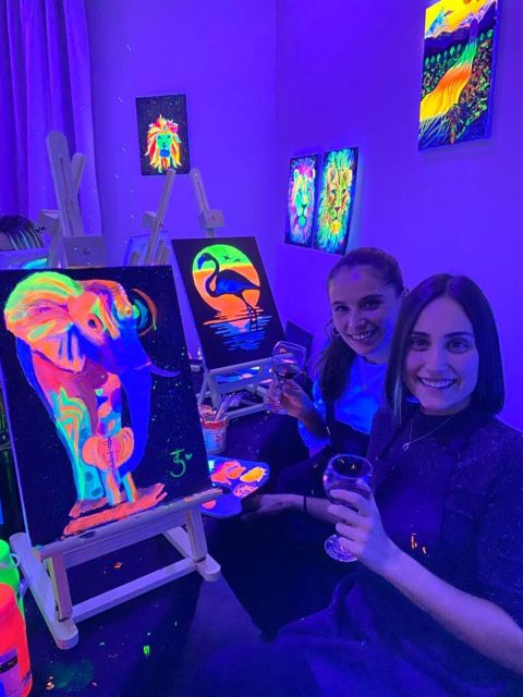 Barcelona: Fluorescent Paint and Wine Workshop - Who should book this neon paint and wine workshop