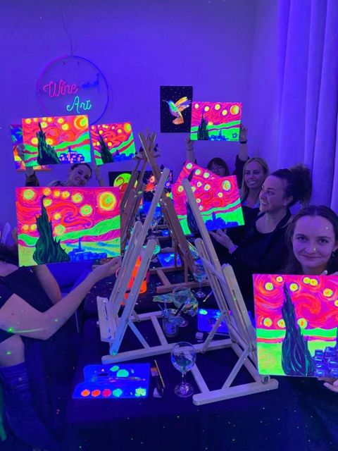 Barcelona: Fluorescent Paint and Wine Workshop - Fluorescent vs standard acrylics on weekends: don’t let neon timing trick you