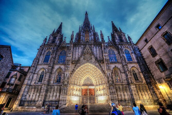 Barcelona Food Tour: Tapas, Drinks and Delights with a Local - Stop 1: Barri Gòtic Vermuteo and the Gothic Quarter Starter Course