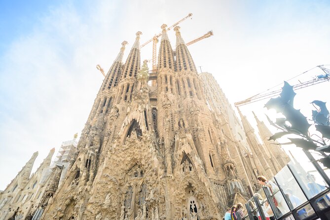 Barcelona Gaudi and Sagrada Familia Tour - How the 2.5 Hours Work: The Pace and the Route Logic