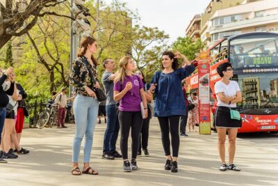 Barcelona Gaudi and Sagrada Familia Tour - Meeting Point: Plaza de Catalunya, No Confusion Required (Usually)