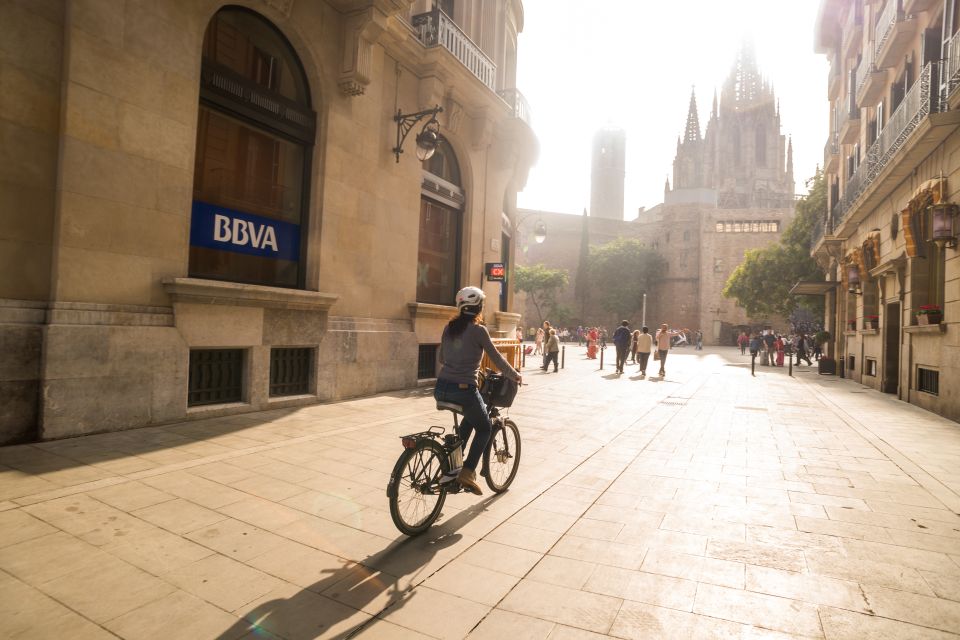 barcelona: Gaudi Highlights eBike tour - Parc de la Ciutadella and Cascada Monumental: Gaudí’s Earliest Clues