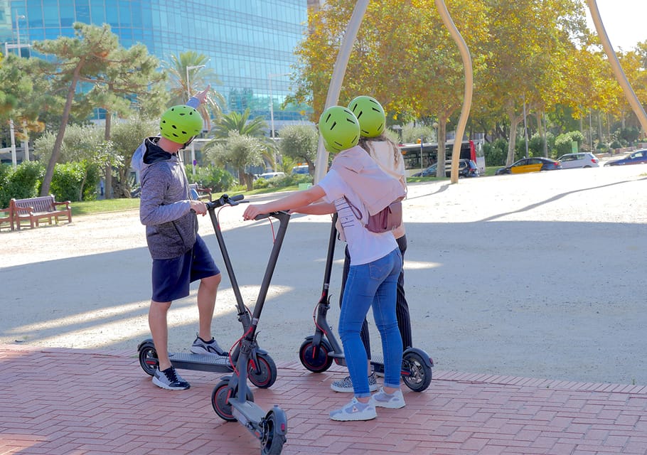 Barcelona: Gaudi Highlights Guided Tour by Electric Scooter - What Makes the Guide Work Here (Beyond Just Pointing)