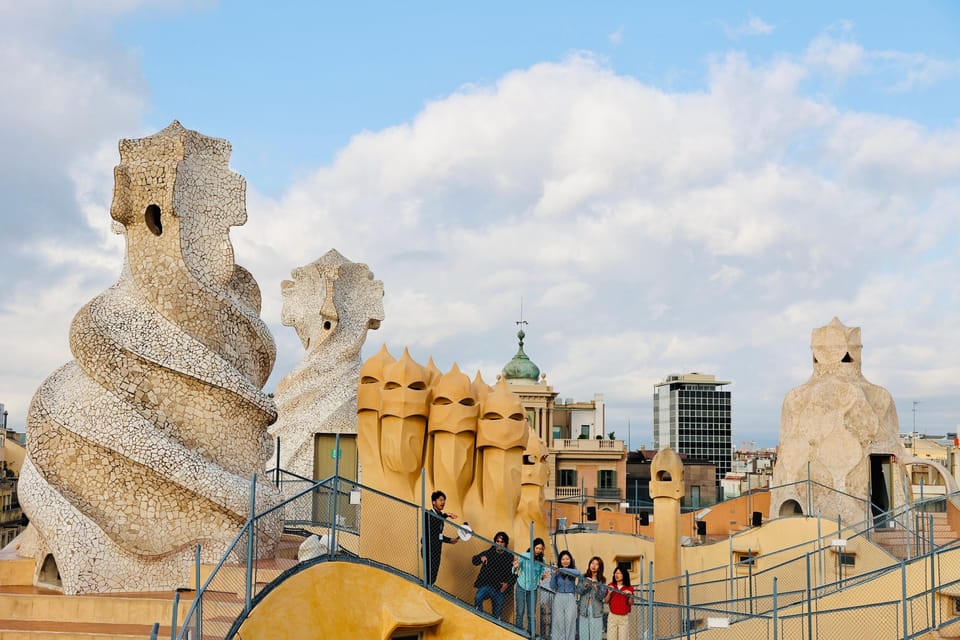 Barcelona: Gaudí Houses & Sagrada Familia Tour - Key things to know before you go