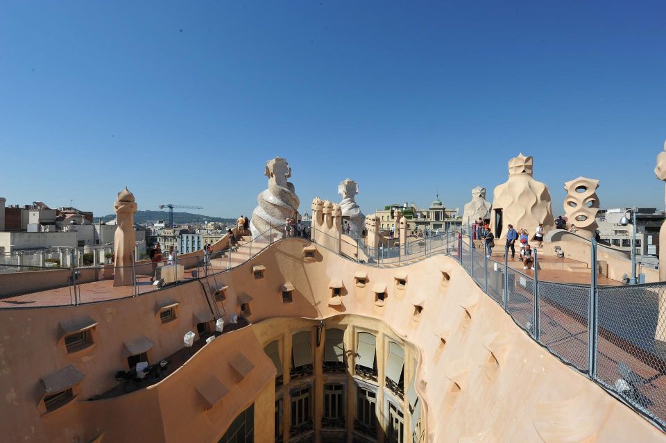 Barcelona: Gaudí Houses & Sagrada Familia Tour - Four Gaudí masterpieces in one day: the real payoff