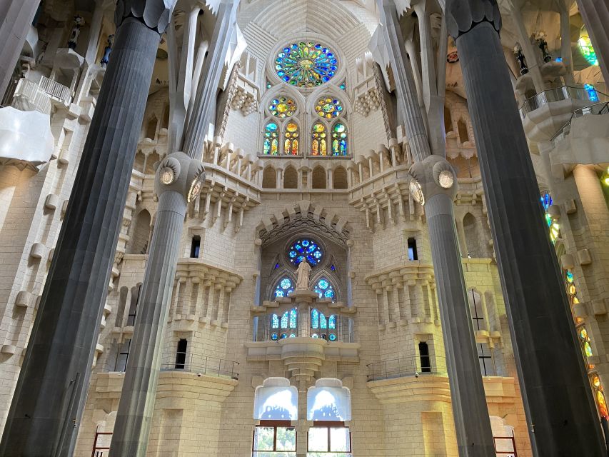 Barcelona: Gaudí Houses & Sagrada Familia Tour - Guides and group size: why small matters here