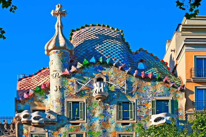 Barcelona Gaudi Houses Tour: Casa Vicens, Pedrera & Casa Batlló - Stop 2: La Pedrera Rooftop, Patios, and the Tenant’s Apartment