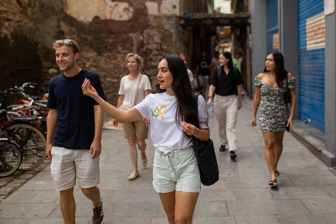 Barcelona Gems, 10+ Sights Immersive Walking Tour - Photo tips that make the walk worth the camera time