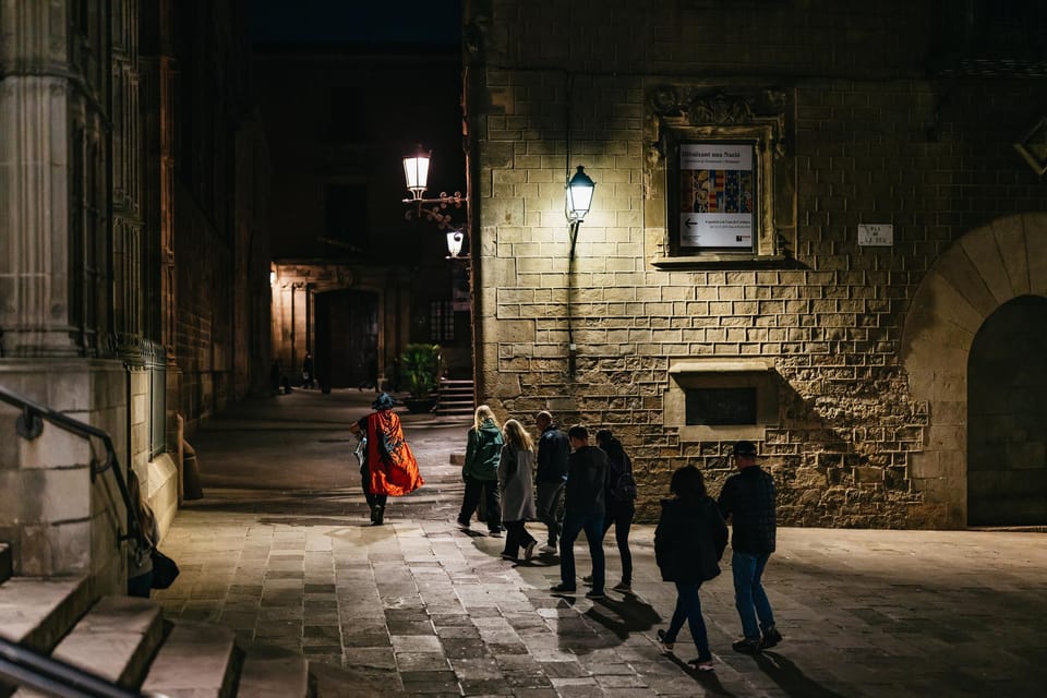 Barcelona: Gothic Quarter Ghosts and Legends Walking Tour - First Stop: Traveller’s Nest Bar and the Night-Walk Setup