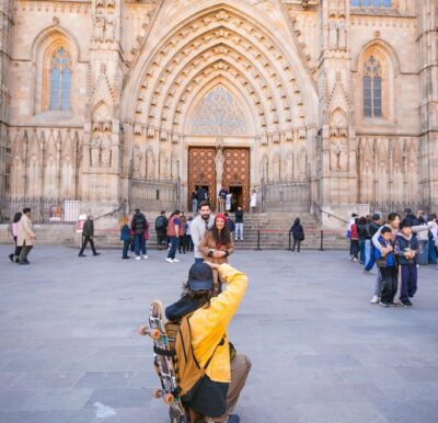 Barcelona: Gothic Quarter Private Photoshoot Experience - Starting at Pla de la Seu: the briefing that sets you up for good photos