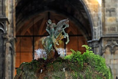 Barcelona: Gothic Quarter Walking Tour - Meeting at Plaça de Catalunya 19: where you start matters