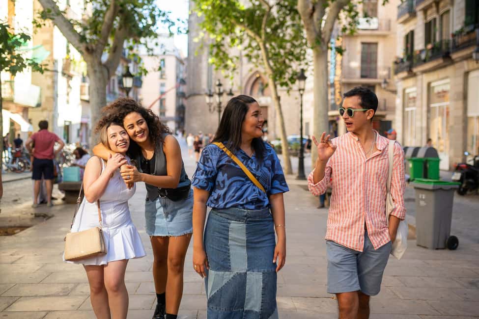 Barcelona: Gothic Quarter Walking Tour with 10+ Attractions - Two Thousand Years on Foot: Why This Gothic Quarter Loop Works