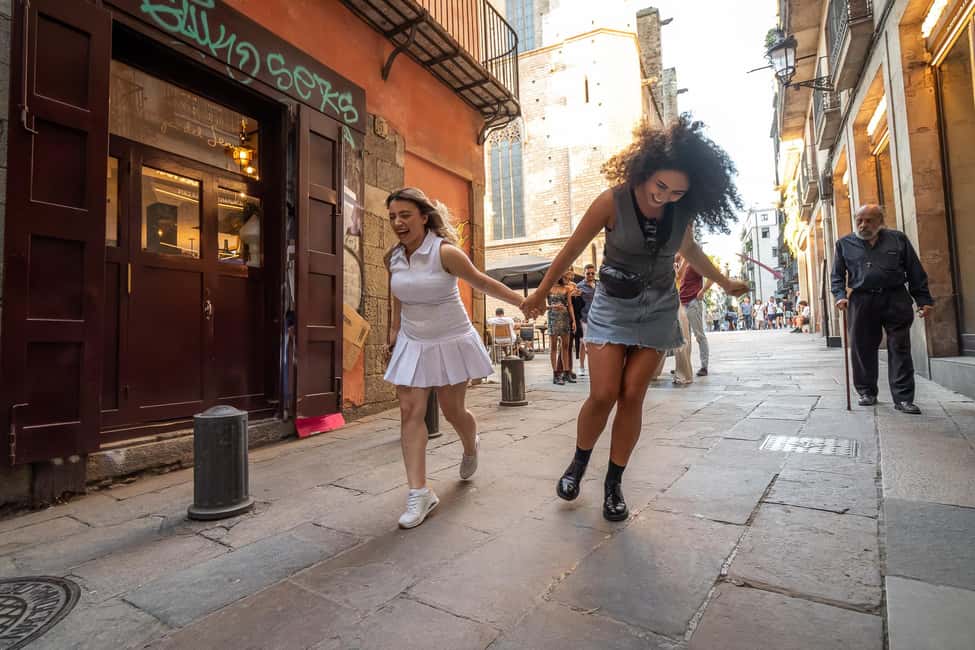 Barcelona: Gothic Quarter Walking Tour with 10+ Attractions - Meeting at Plaça del Vuit de Març: Getting There Without Stress
