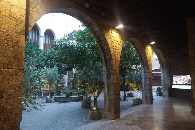 Barcelona Gothic Quarter Walking Tour with Tapas - Font de la Portaferrissa: A Gateway Story in Ceramic Form