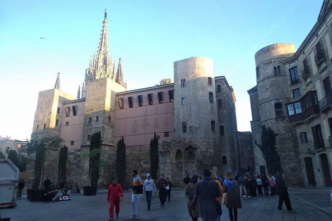 Barcelona Gothic Quarter Walking Tour with Tapas - Plaça de Sant Jaume: Where Roman Roads and City Power Intersect