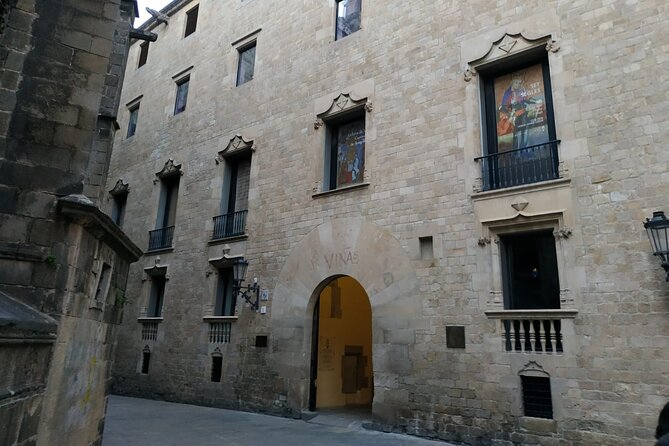Barcelona Gothic Quarter Walking Tour with Tapas - Craft Barcelona Tapas Stop: Included Pintxos That Don’t Waste Your Evening