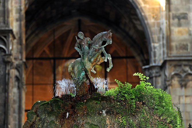 Barcelona: Gothic Quarter Walking Tour - Meeting at Plaça de Catalunya 19: where you start matters
