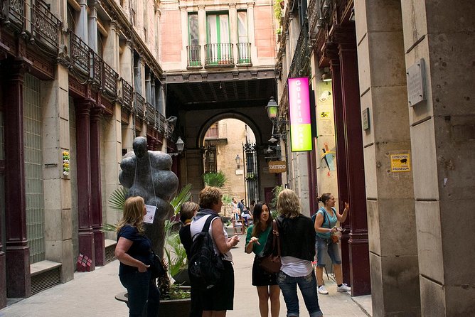 Barcelona Gothic Quarter's Deepest Secrets & Sangria - Why the Gothic Quarter works best as a guided walk