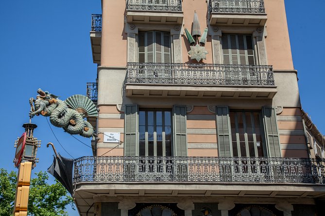 Barcelona Gothic Quarter's Deepest Secrets & Sangria - “Small group” in real life: why it changes the experience
