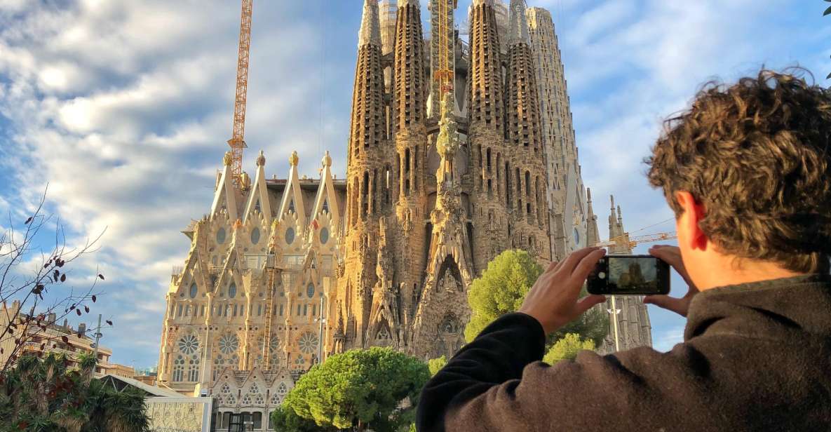 Barcelona: Guided Bike or E-Bike City Tour - Key things that make this tour work