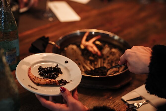 Barcelona: Guided Food Walking Tour with Tapas and Wine - Santa Maria del Mar: the digestion moment