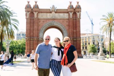 Barcelona: Guided Highlights Bike or eBike Tour (3 Hours) - Barcelona Cathedral, Palau de la Música, and Modernista impact on two wheels