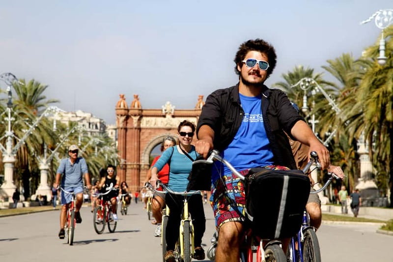 Barcelona: Guided Highlights Bike or eBike Tour (3 Hours) - Ciutadella Park and the Cascadas fountain: a green reset in the middle