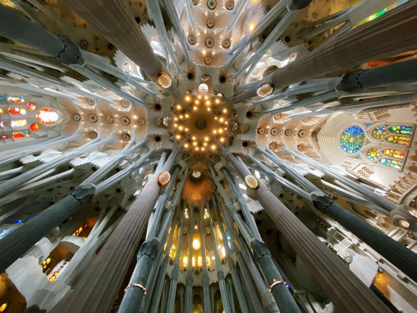 Barcelona: Guided Tour of Sagrada Familia - Small Groups and Private Options: The Experience Upgrade