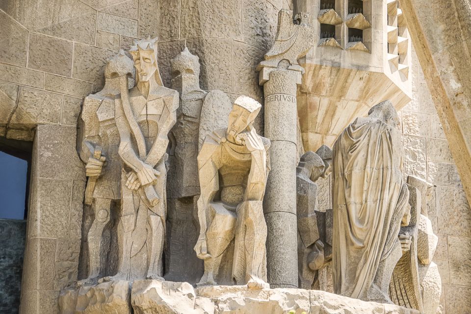 Barcelona: Guided Tour of Sagrada Familia - The Point of a Sagrada Familia Guide: Seeing the Meaning, Not Just the Shape