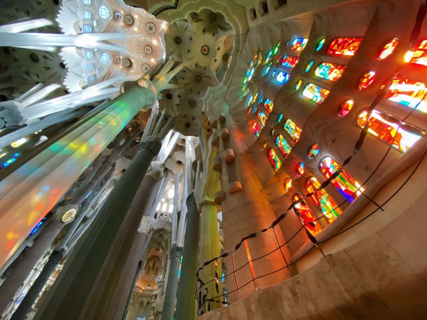 Barcelona: Guided Tour of Sagrada Familia - Finding Your Guide Outside Sagrada Familia (ICONO Barcelona Tours Sign)