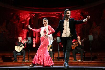 Barcelona Guitar Trio & Dance at the Palau de la Musica - The guitar tribute: Arango, Coll, Robisco play the emotional language of flamenco