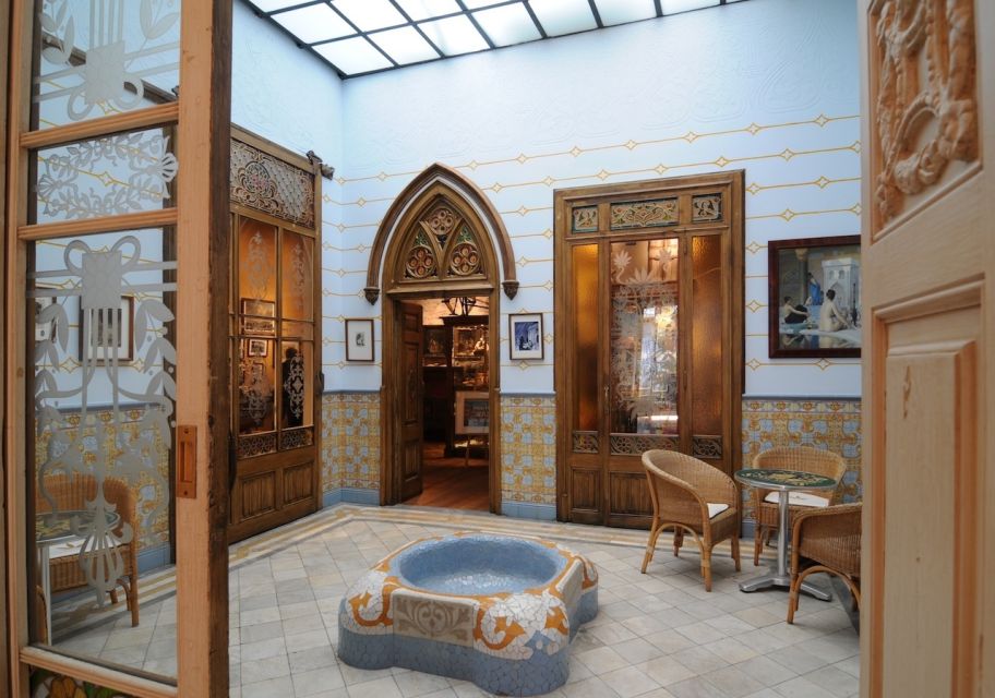Barcelona: Hash Marihuana & Hemp Museum Entry Ticket - Use the photo booth, then browse the museum shop