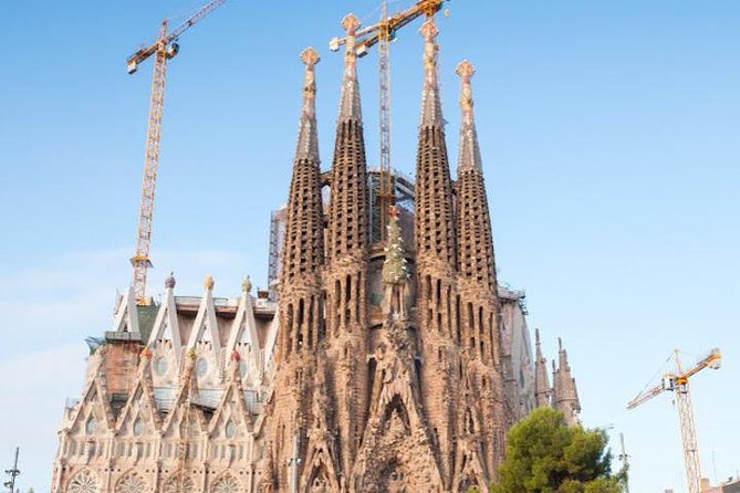 Barcelona: Highlights of Sagrada Familia Max 6 People Guided Tour - Why this Sagrada Familia tour feels smarter than going solo