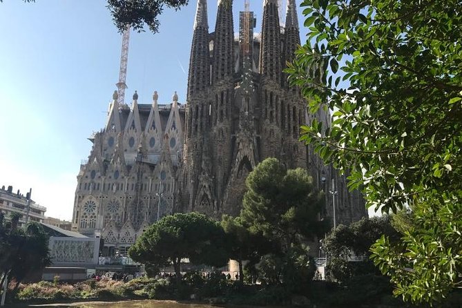 Barcelona: Highlights of Sagrada Familia Max 6 People Guided Tour - Price and value: is $156.01 per person worth it?