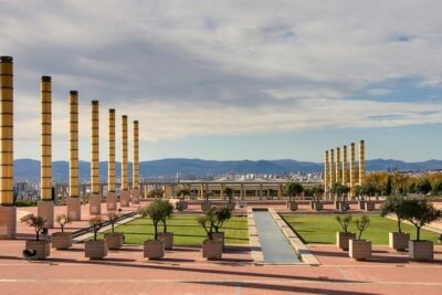 Barcelona Highlights Private Guided Tour with Hotel Pick-up - Las Ramblas in 15 minutes: orientation plus people-watching