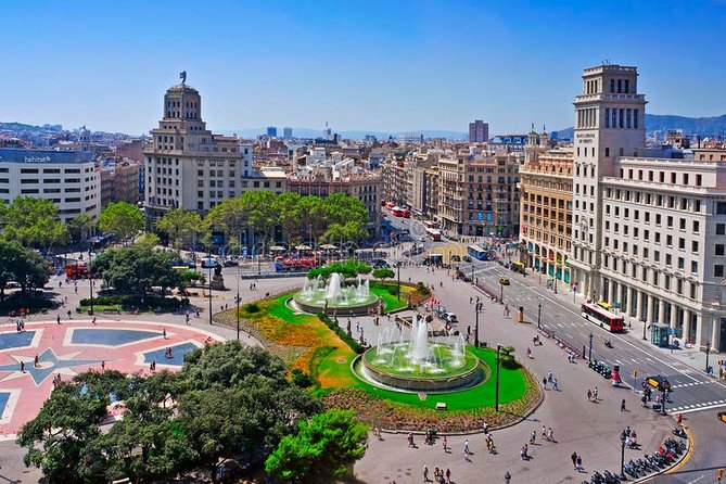 Barcelona Highlights Private Tour with Port or Hotel Transfers - Colom and the sea front: a quick icon stop that adds real perspective