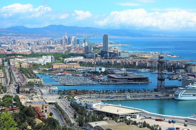 Barcelona Highlights Small Group Tour with Hotel Pick Up - Ciutat Vella Walking Tour: Gothic Quarter Streets and Squares