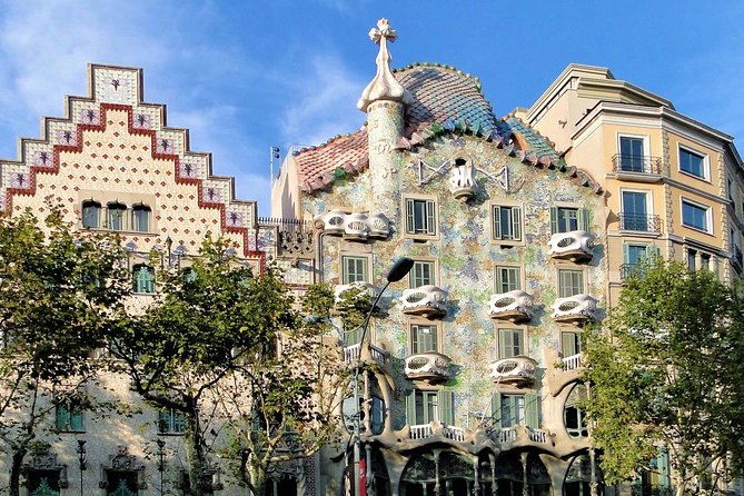 Barcelona Highlights Small Group Tour with Hotel Pick Up - Passeig de Gràcia: Gaudí Streets for La Pedrera and Casa Batlló