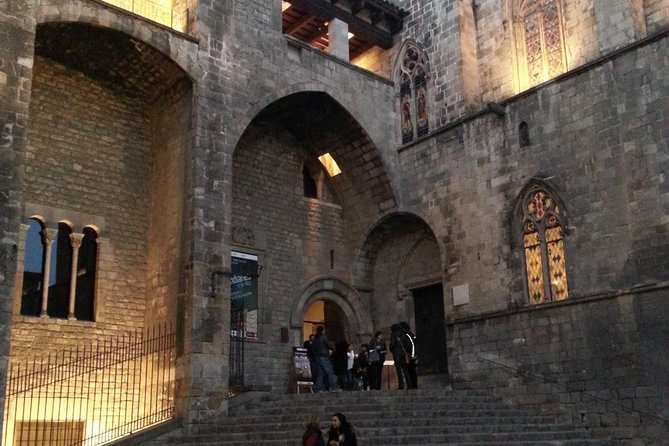 Barcelona Highlights with a Local Friend - Barri Gòtic and Barcelona Cathedral: reading the city in layers