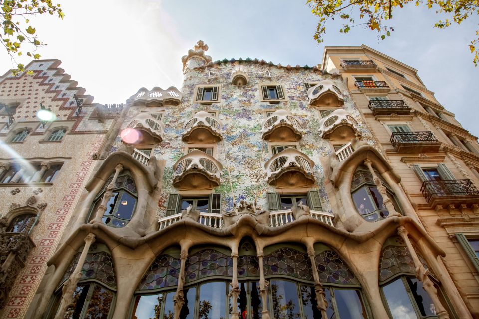 Barcelona Historical 3-Hour Bike Tour - St. Mary of the Sea Cathedral and the old-city feel