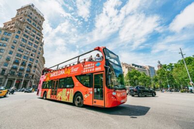 Barcelona: Hop-On Hop-Off Bus & Aquarium Tour - Start at Plaça Catalunya: Navigating the Two Routes Without Getting Stuck
